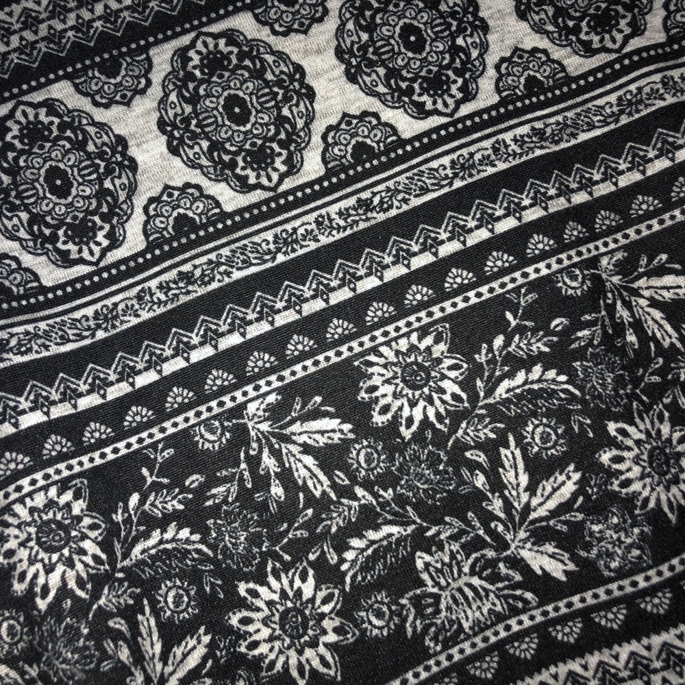 🌸Patterned Cardigan🌸 - Picture 3 of 5